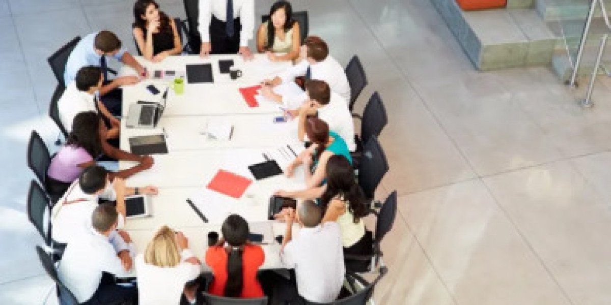 How Businesses Can Balance Short-Term Goals with Long-Term Growth