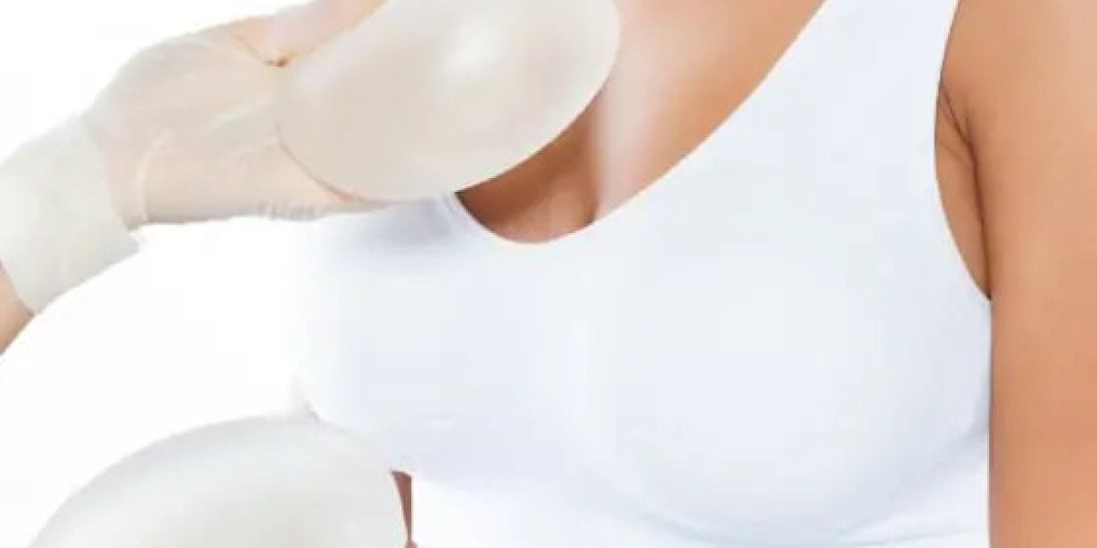 أهم النصائح قبل اتخاذ قرار تكبير الثدي في جدة